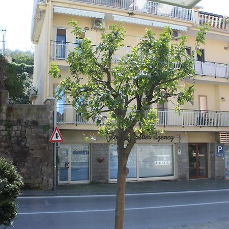Sorrento Comfort House Con Piscina Exterior photo
