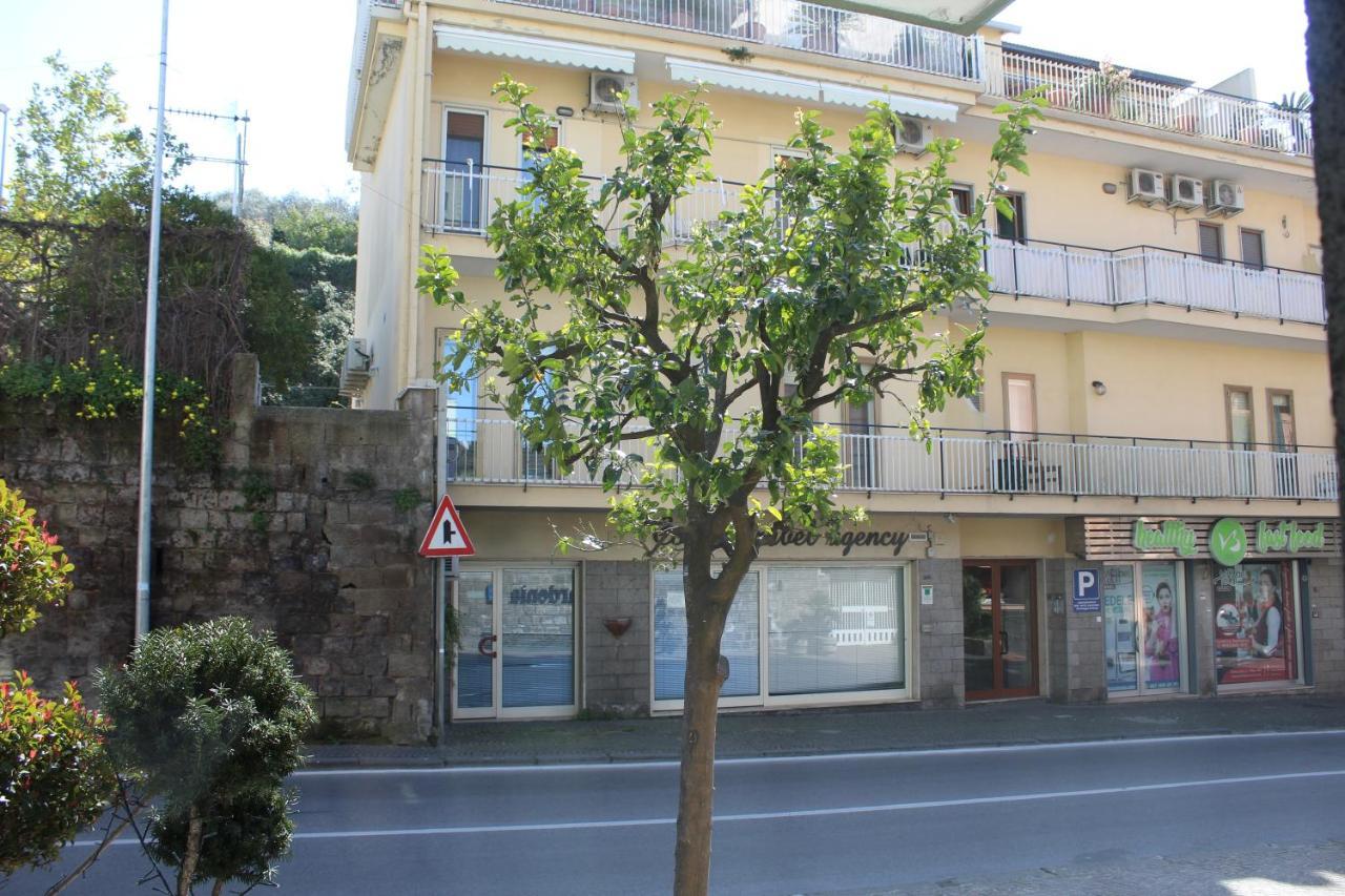 Sorrento Comfort House Con Piscina Exterior photo